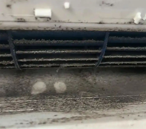 新巴尔虎左空调吹的风有股烧焦味是怎么回事